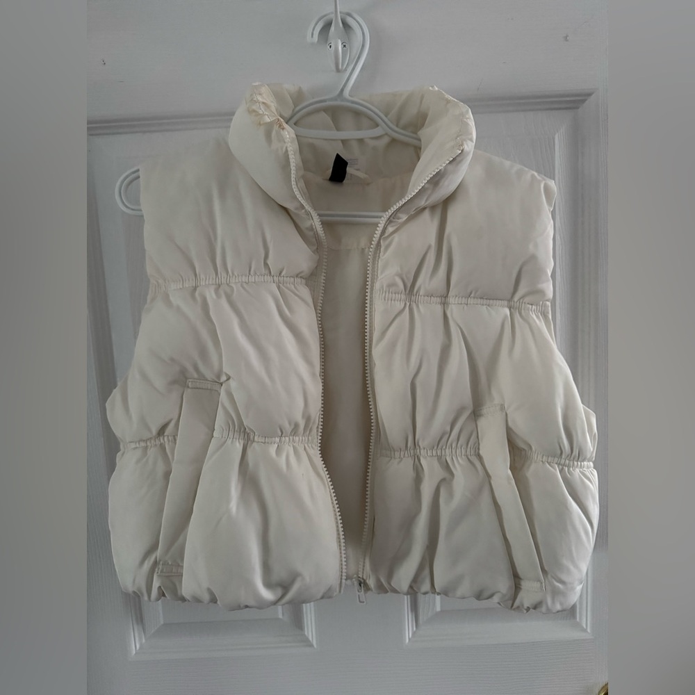 H&M PUFFER VEST LIGHT BEIGE CROPPED SIZE SMALL - Picture 7 of 11